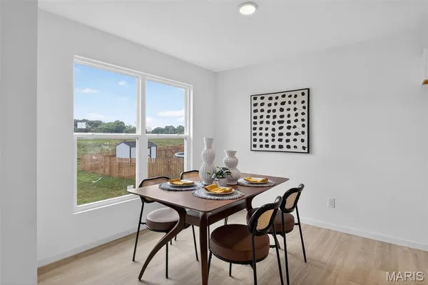 $324,900 | 826 Glenbriar Drive, Waterloo, IL 62298