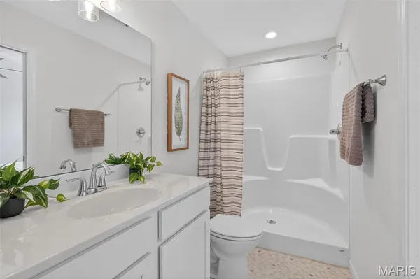 $324,900 | 826 Glenbriar Drive, Waterloo, IL 62298