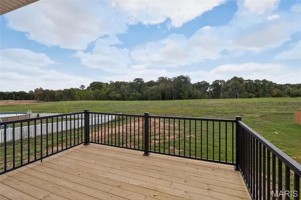 $324,900 | 826 Glenbriar Drive, Waterloo, IL 62298