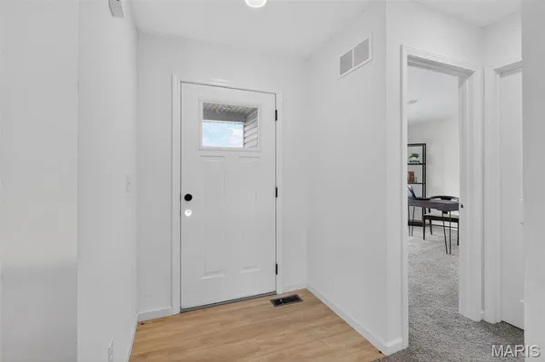 $324,900 | 826 Glenbriar Drive, Waterloo, IL 62298