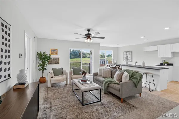 $324,900 | 826 Glenbriar Drive, Waterloo, IL 62298