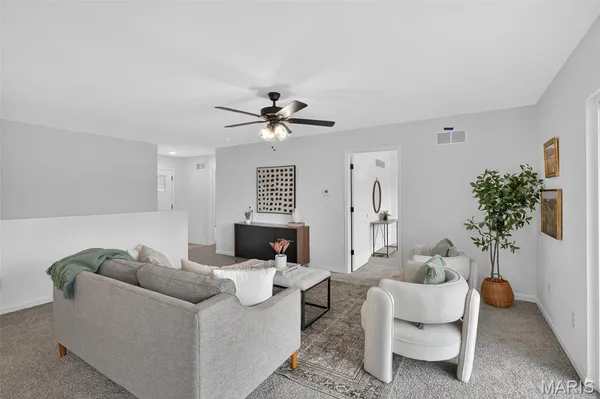 $324,900 | 826 Glenbriar Drive, Waterloo, IL 62298