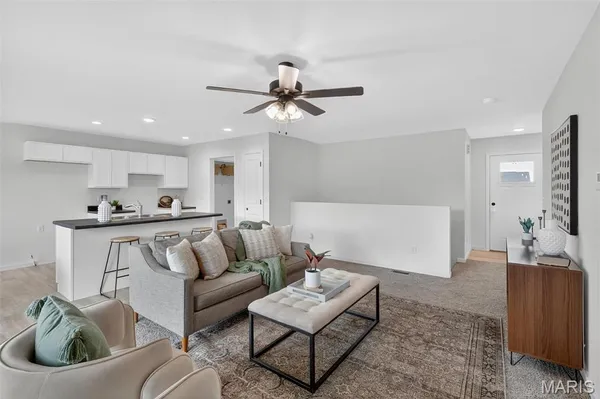 $324,900 | 826 Glenbriar Drive, Waterloo, IL 62298