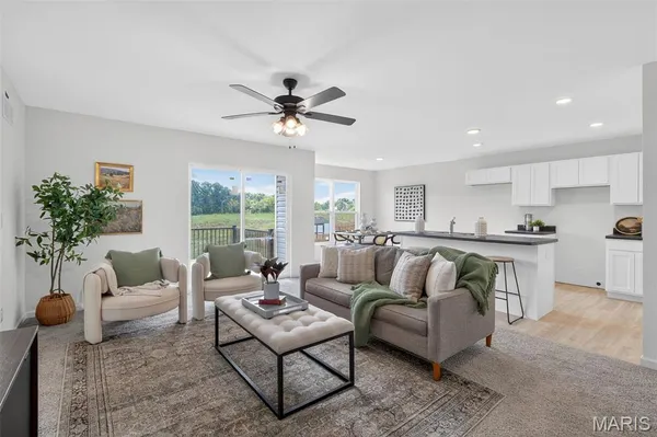 $324,900 | 826 Glenbriar Drive, Waterloo, IL 62298