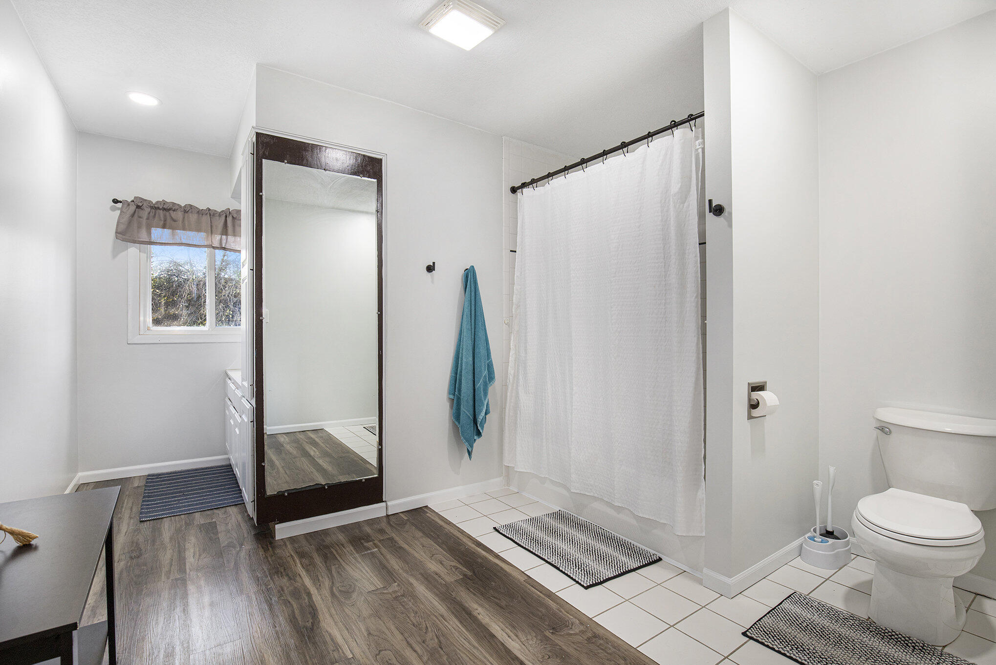 3510 Parmalee Road Freeport, MI 49325 - Photo 13 of 44 Main Bathroom