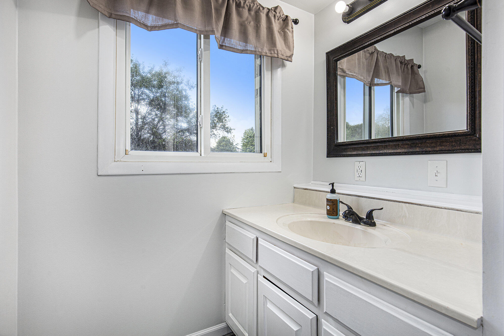 3510 Parmalee Road Freeport, MI 49325 - Photo 14 of 44 Main Bathroom