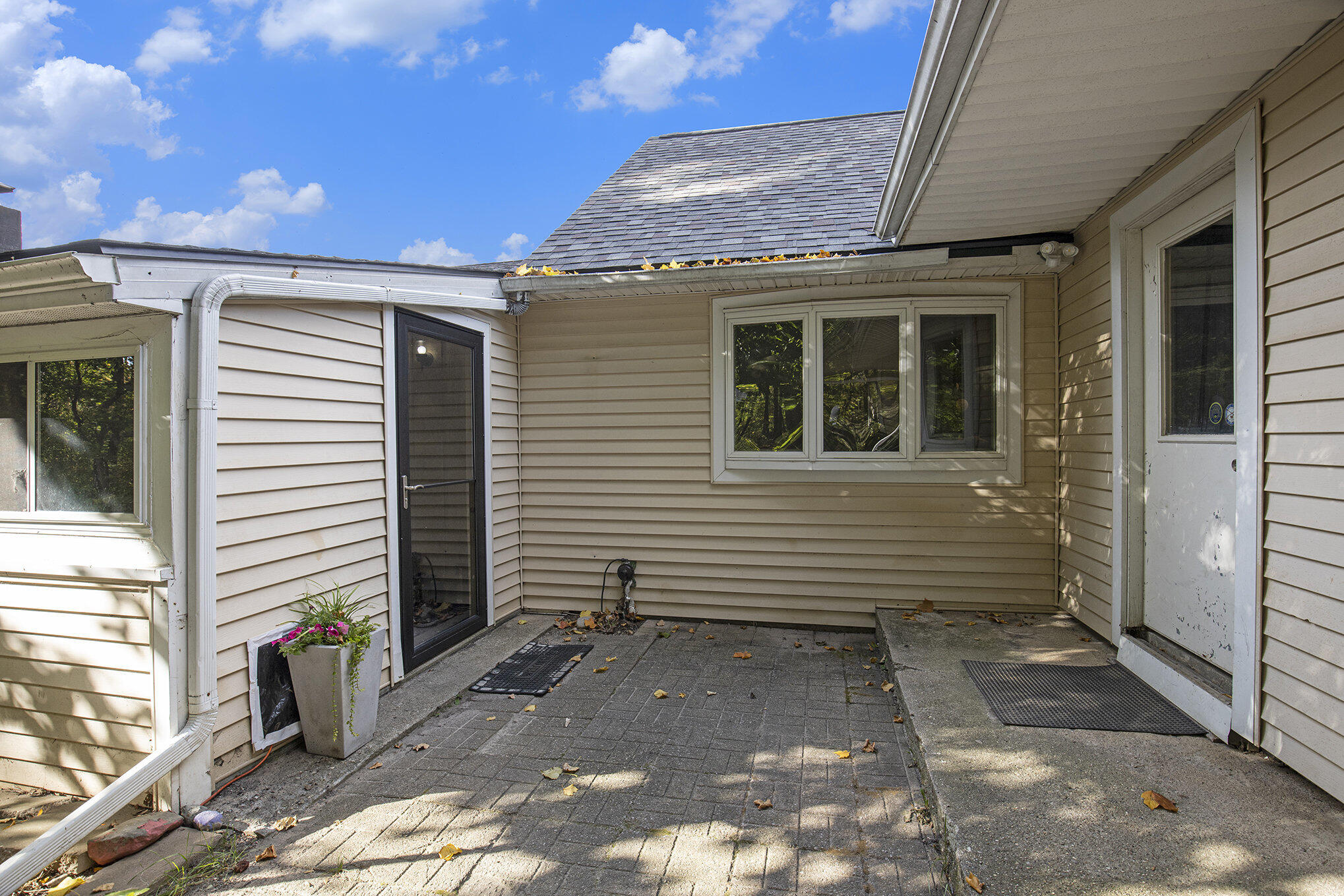 3510 Parmalee Road Freeport, MI 49325 - Photo 3 of 44 Entrance