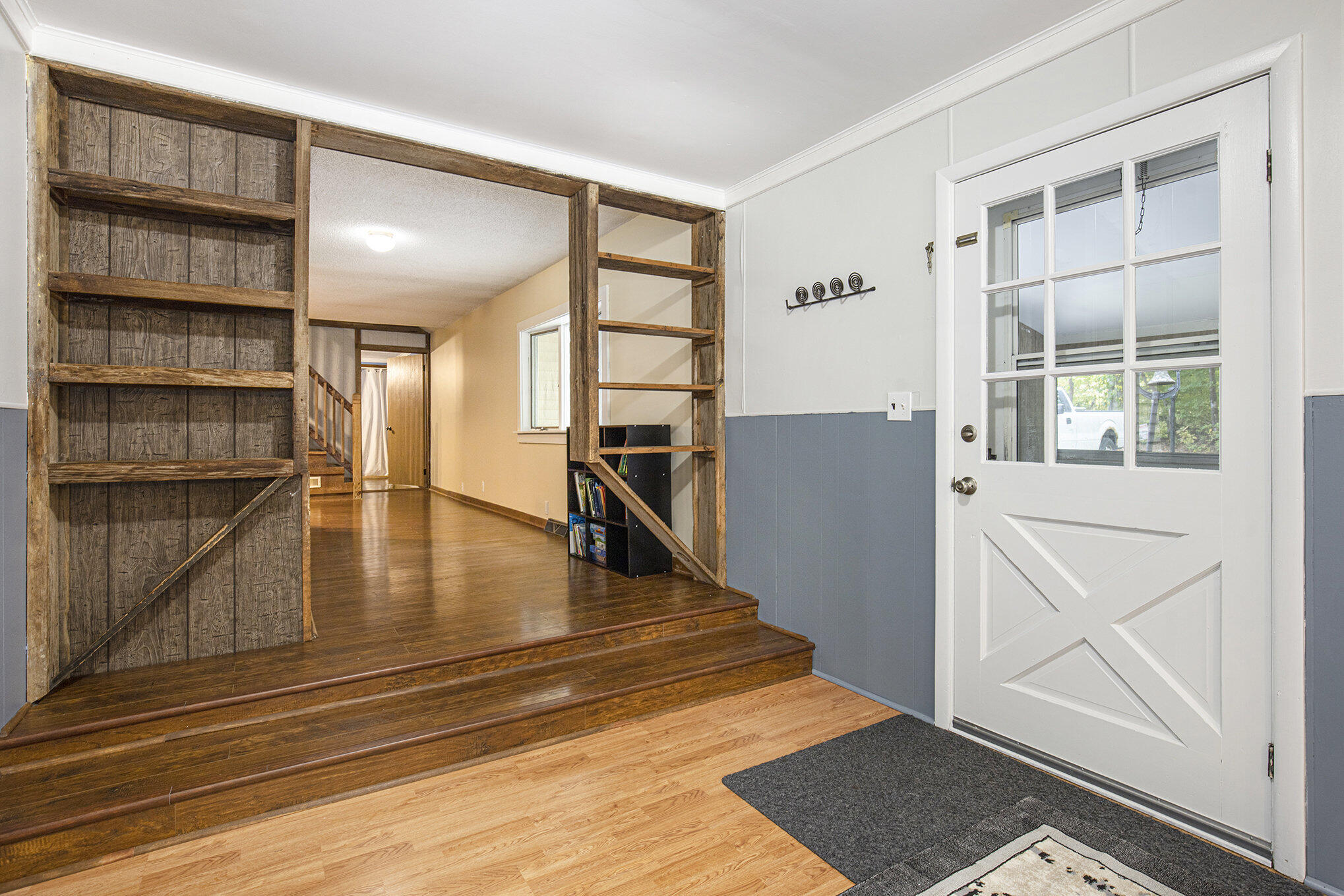 3510 Parmalee Road Freeport, MI 49325 - Photo 4 of 44 Entry/Foyer