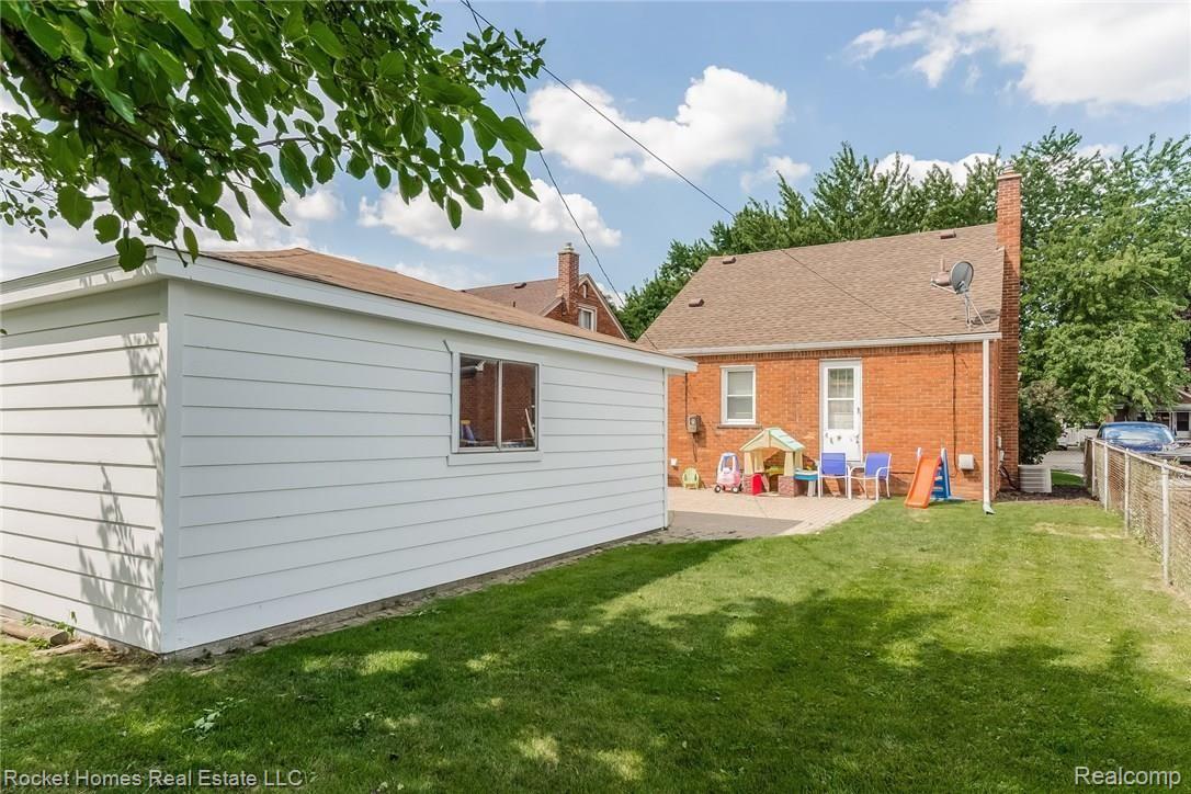 9333 Rosedale Boulevard Allen Park, MI 48101 - Photo 24 of 28 023-photo--6156938.jpg