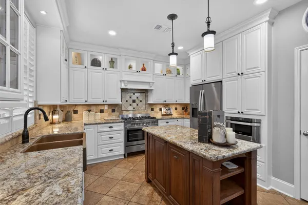 $650,000 | 22 Fortuneberry Place, The Woodlands, TX 77382