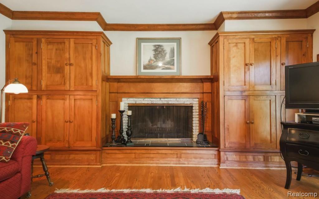 636 Cook Road Grosse Pointe Woods, MI 48236 - Photo 9 of 33