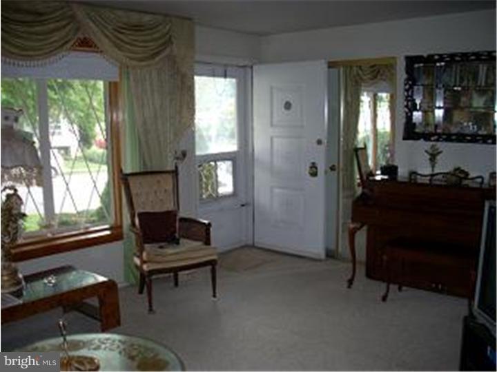 822 Rennard Street Philadelphia, PA 19116 - Photo 3 of 17 Gallery Image 3