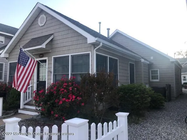 a front view of house with yard