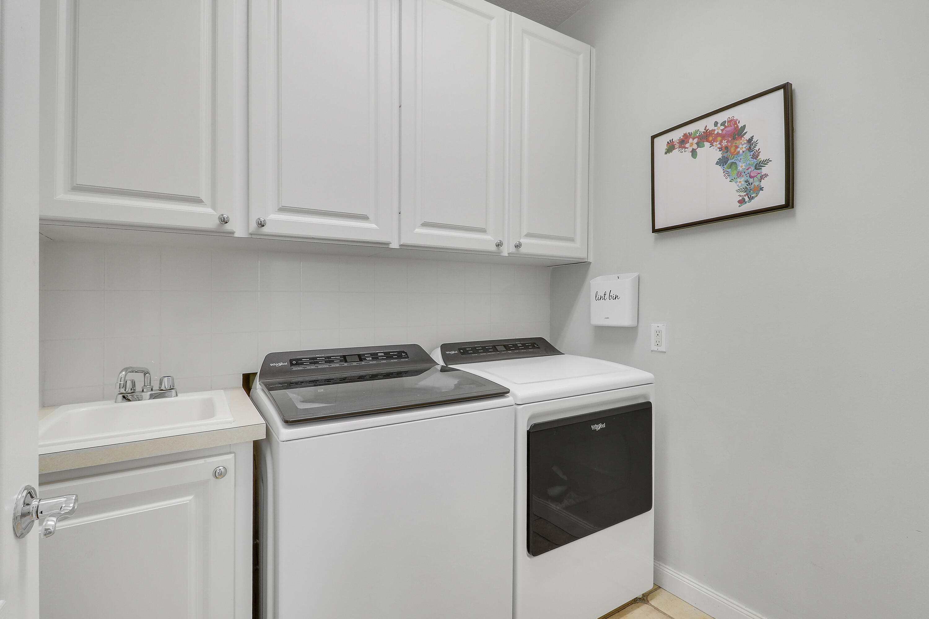 151 Rivinia Drive Jupiter, FL 33458 - Photo 26 of 40 a utility room with dryer and washer
