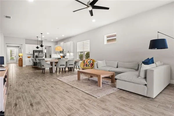 $3,900 | 3509 Pilot Circle, Naples, FL 34120