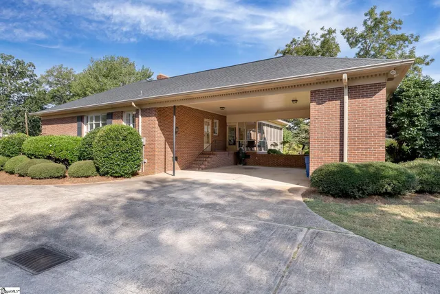 $449,500 | 307 South Broad Street, Clinton, SC 29325