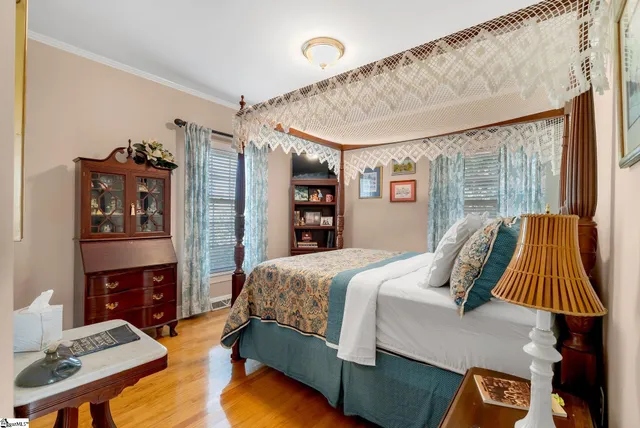 $449,500 | 307 South Broad Street, Clinton, SC 29325