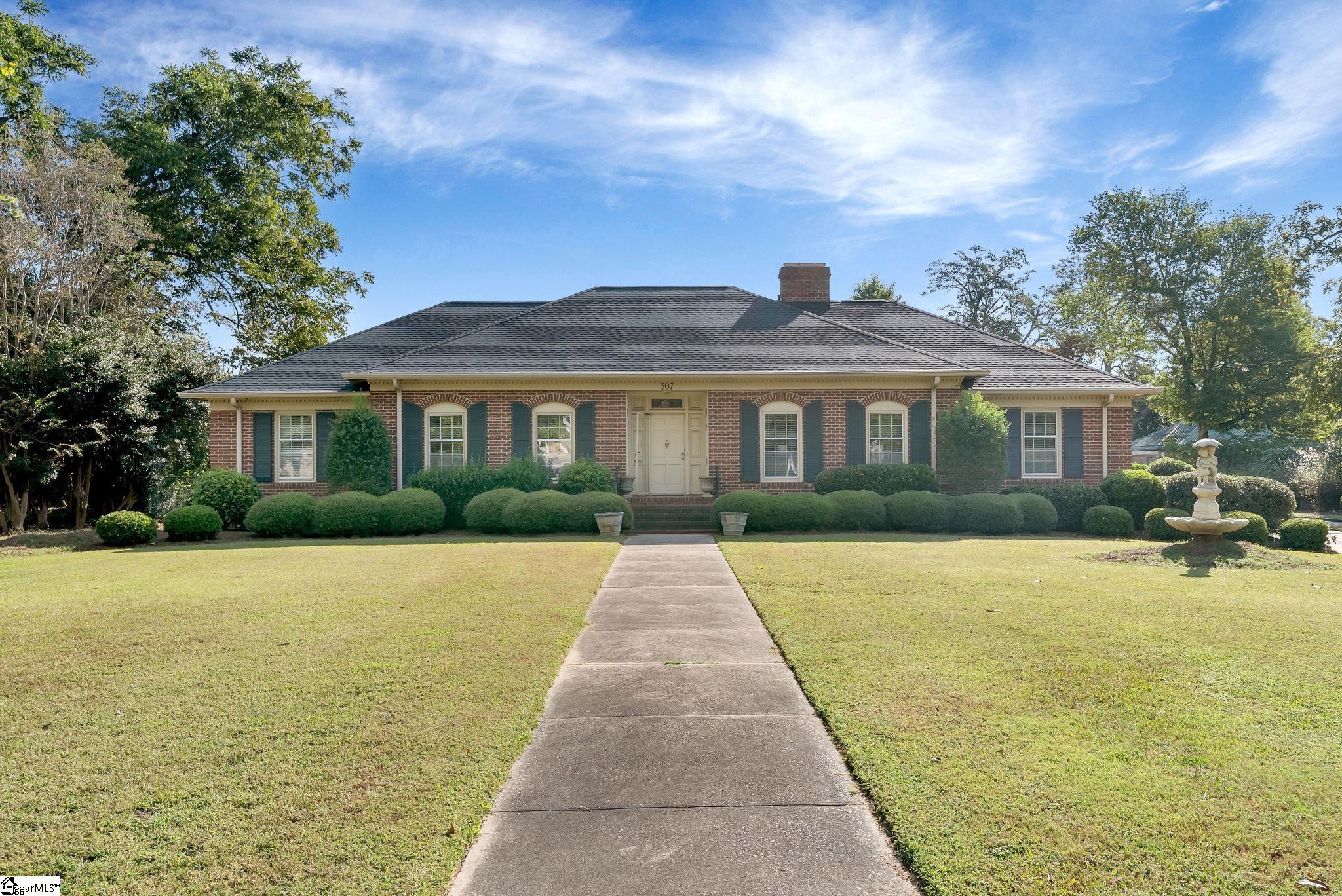 307 South Broad Street Clinton, SC 29325 - Photo 2 of 28