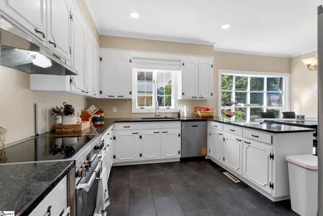 $449,500 | 307 South Broad Street, Clinton, SC 29325