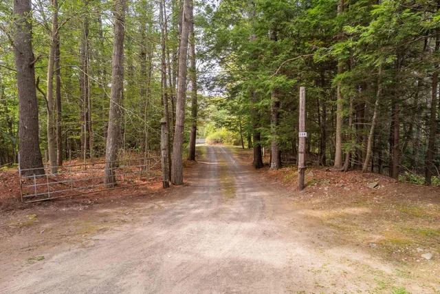 $699,999 | 109 Bartlett Road, Kittery, ME 03905