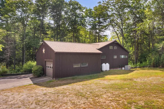 $699,999 | 109 Bartlett Road, Kittery, ME 03905