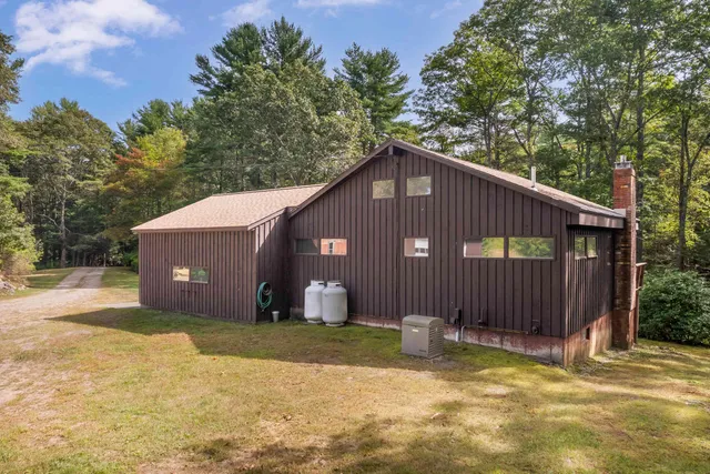 $699,999 | 109 Bartlett Road, Kittery, ME 03905