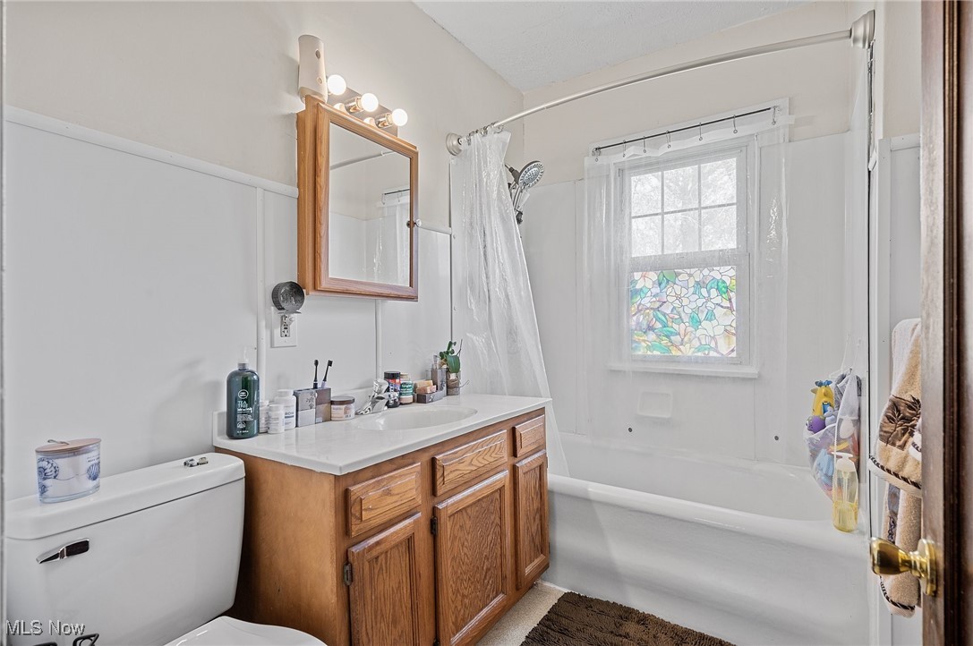 929 Lloyd Road Wickliffe, OH 44092 - Photo 23 of 35 Second floor full bathroom!