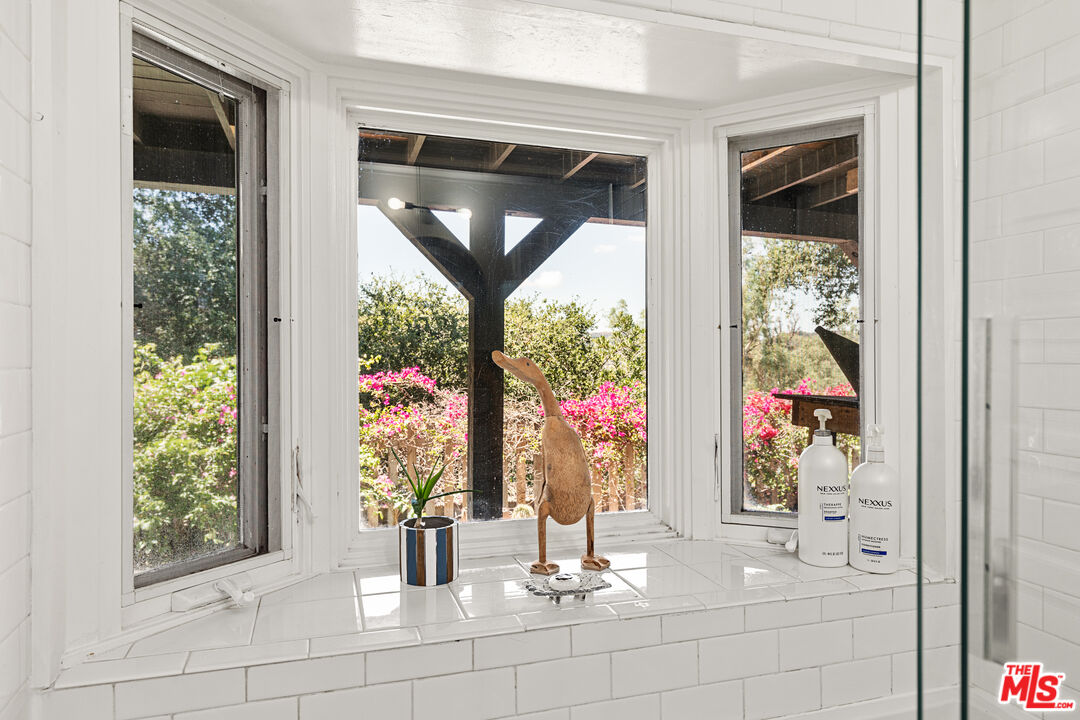 1553 Penny Road Topanga, CA 90290 - Photo 17 of 23 a view of bathroom with mirror and window