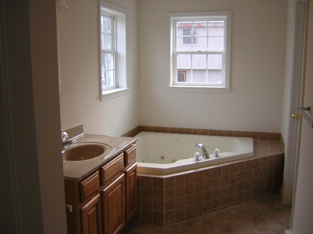 2209 Inverhouse Road Henryville, PA 18332 - Photo 5 of 9 Master Bathroom