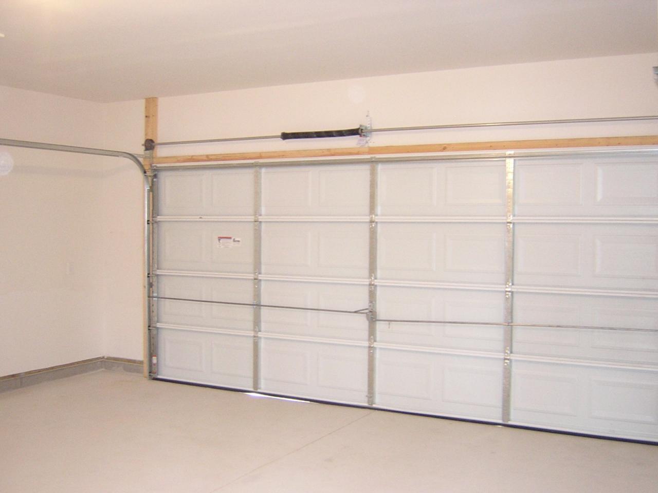 2209 Inverhouse Road Henryville, PA 18332 - Photo 7 of 9 Garage