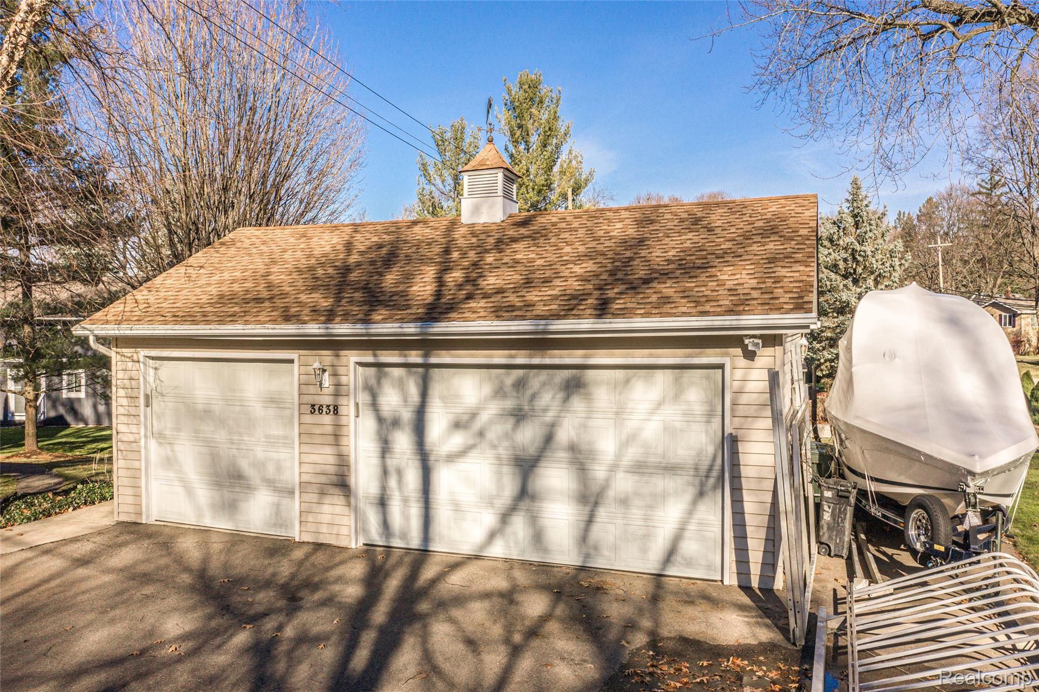 3638 Covert Road Waterford, MI 48328 - Photo 18 of 76 DJI_0993.jpg