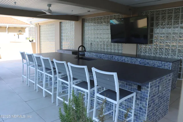 a picture of a black and white photo