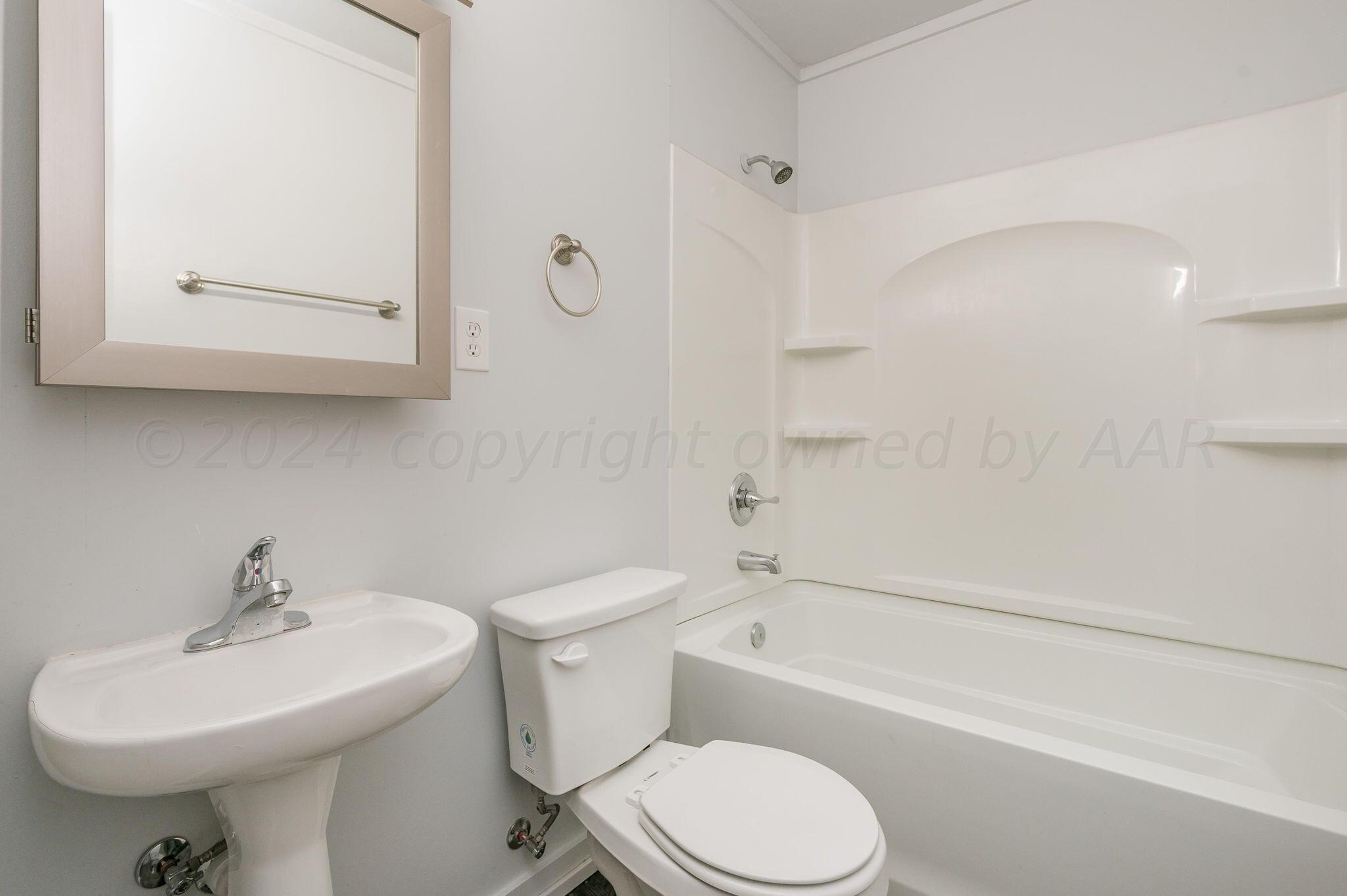 3703 South Monroe Street Amarillo, TX 79110 - Photo 13 of 17 Hall Bathroom