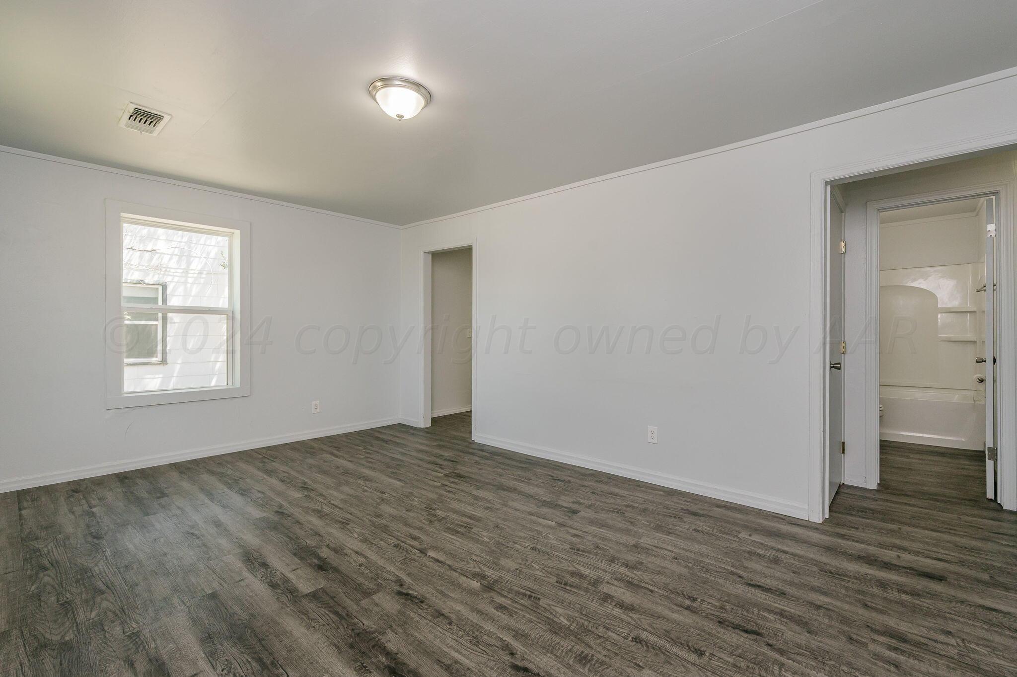 3703 South Monroe Street Amarillo, TX 79110 - Photo 4 of 17 Living Room