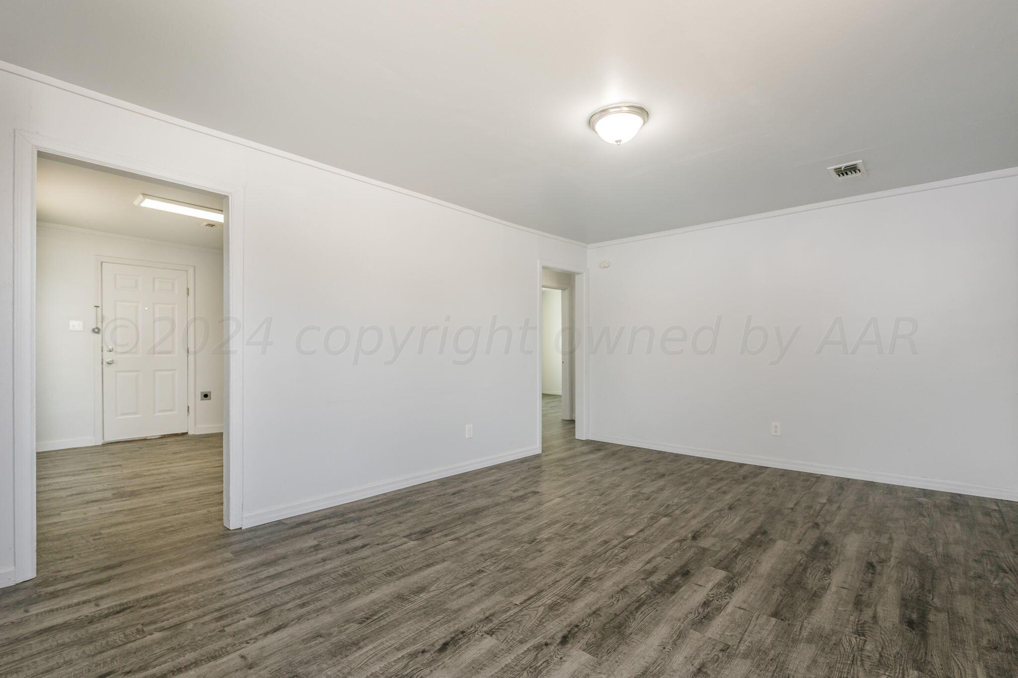 3703 South Monroe Street Amarillo, TX 79110 - Photo 5 of 17 Living Room-2