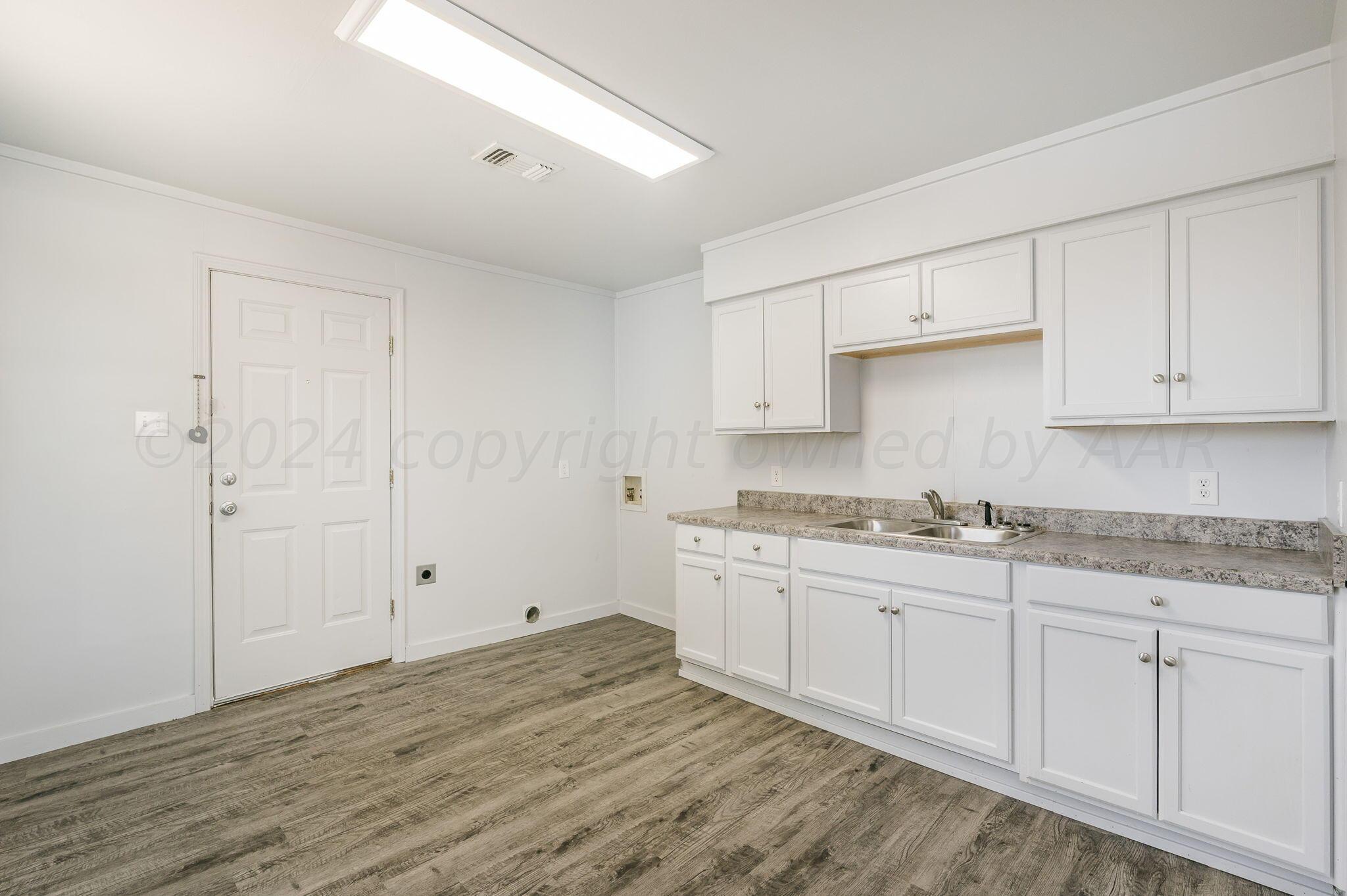 3703 South Monroe Street Amarillo, TX 79110 - Photo 7 of 17 Kitchen
