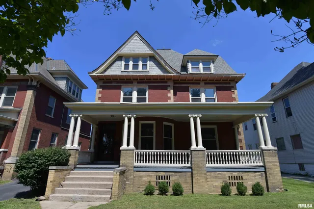 $385,000 | 919 West Moss Avenue, Peoria, IL 61606