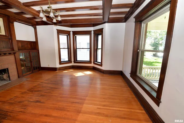 $385,000 | 919 West Moss Avenue, Peoria, IL 61606