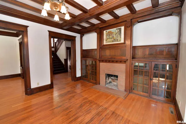 $385,000 | 919 West Moss Avenue, Peoria, IL 61606