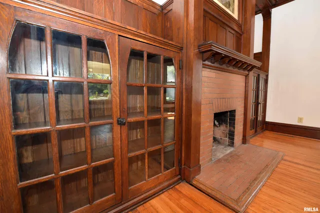 $385,000 | 919 West Moss Avenue, Peoria, IL 61606