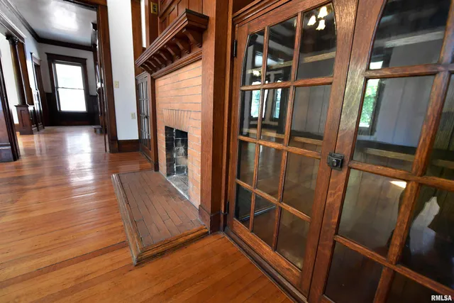 $385,000 | 919 West Moss Avenue, Peoria, IL 61606