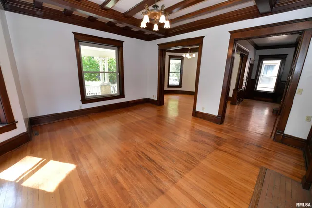 $385,000 | 919 West Moss Avenue, Peoria, IL 61606