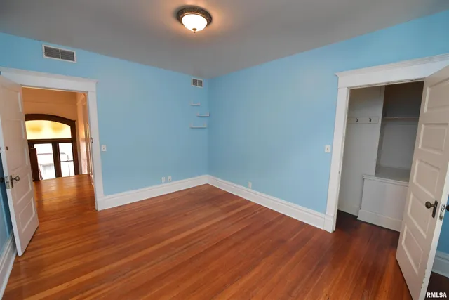 $385,000 | 919 West Moss Avenue, Peoria, IL 61606