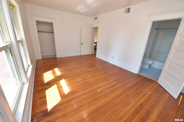 $385,000 | 919 West Moss Avenue, Peoria, IL 61606