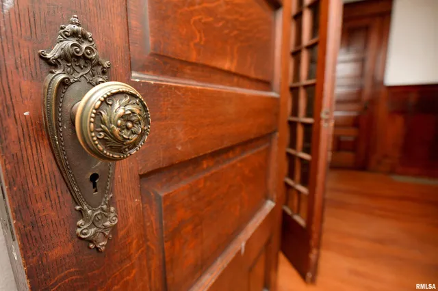 $385,000 | 919 West Moss Avenue, Peoria, IL 61606