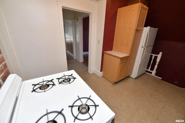 $385,000 | 919 West Moss Avenue, Peoria, IL 61606