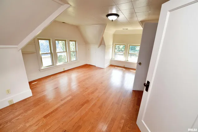 $385,000 | 919 West Moss Avenue, Peoria, IL 61606