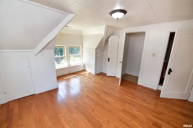 $385,000 | 919 West Moss Avenue, Peoria, IL 61606