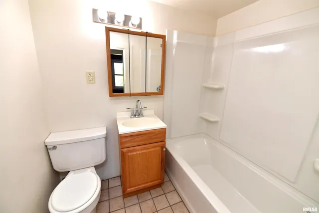 $385,000 | 919 West Moss Avenue, Peoria, IL 61606