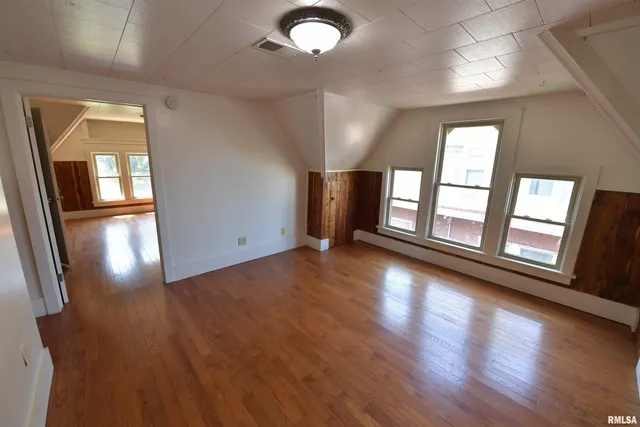 $385,000 | 919 West Moss Avenue, Peoria, IL 61606